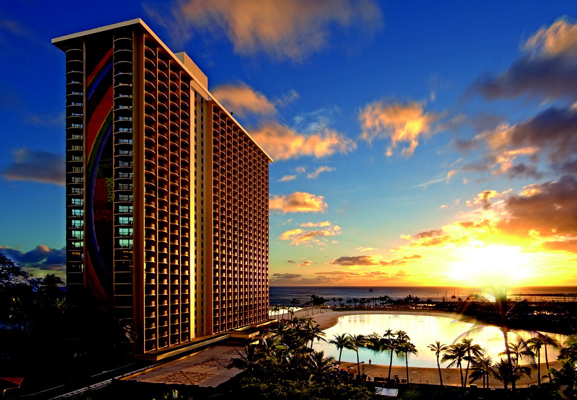 Johnson Tiles Rainbow Mural Unveiled At Hilton Hawaii
